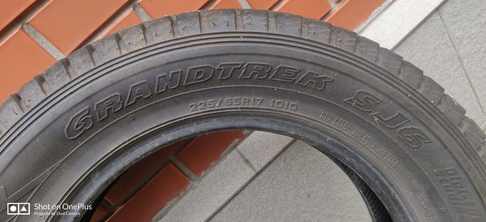 Шини зимові dunlop grandtrek sj6
