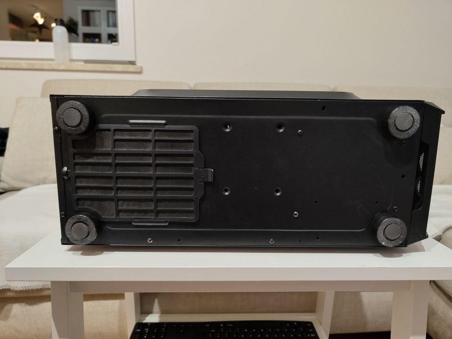 Komputer Stacjonarny używany i7 4770k Radeon 7870 2x8GB RAM 1240GB