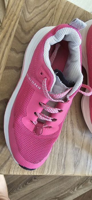 Дитячі кросівки, 8-9 років