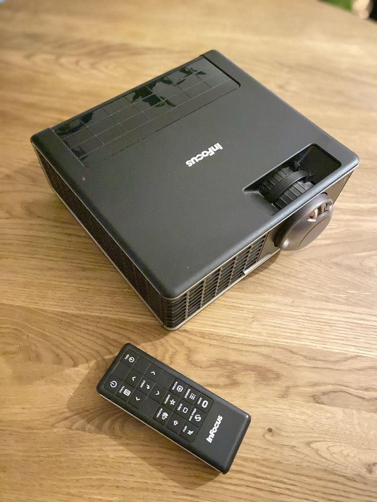 Projektor InFocus IN1501 Keystone do pracy ciągłej 24/7