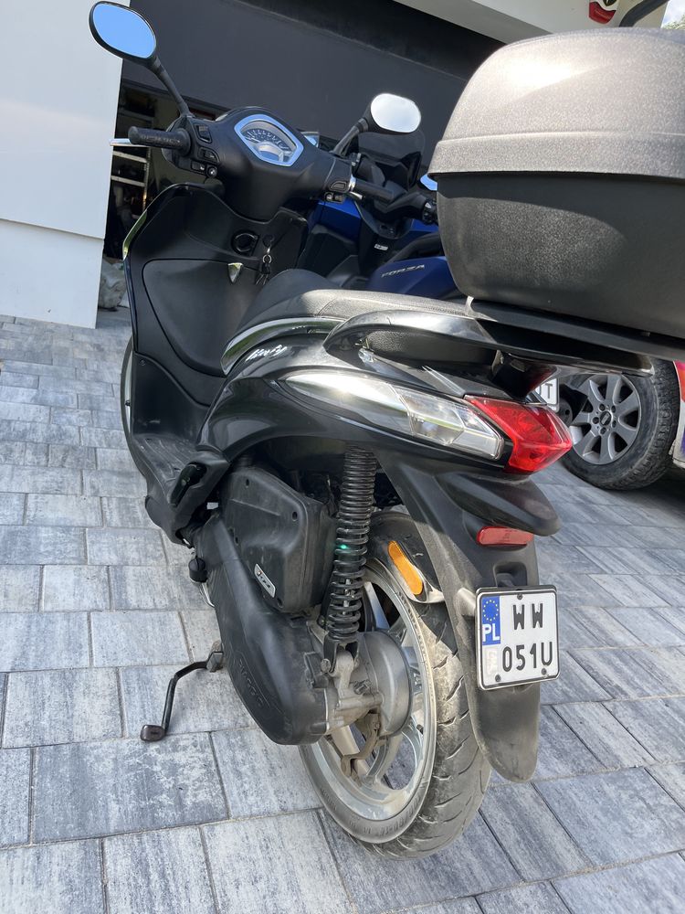 Skuter piaggio liberty 50 23 rok polski salon czarny