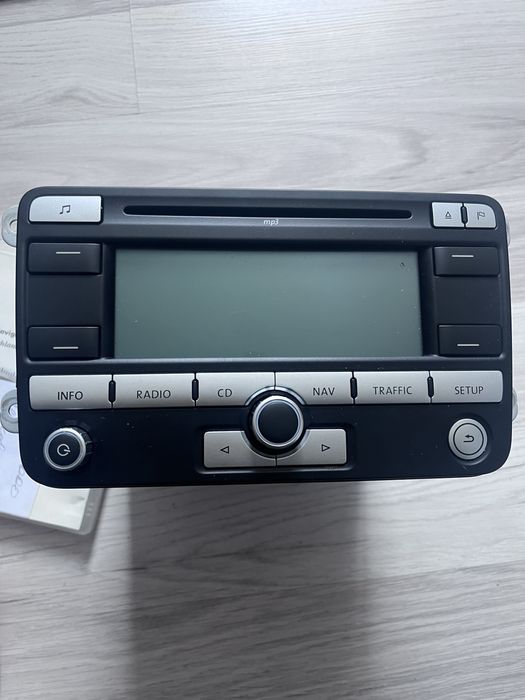 Штатна автомагнітола Volkswagen Passat