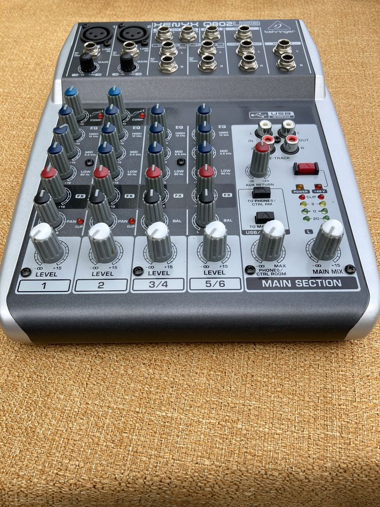 Mikser Behringer Xenyx Q802USB bez zasilacza