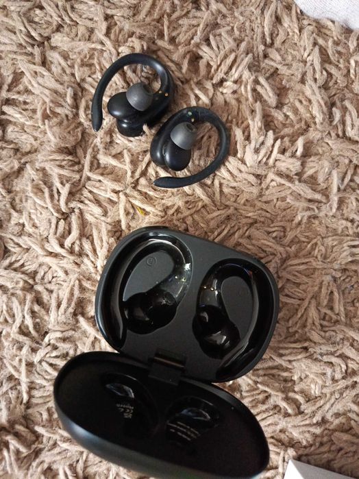 Douszne słuchawki bezprzewodowe RS7