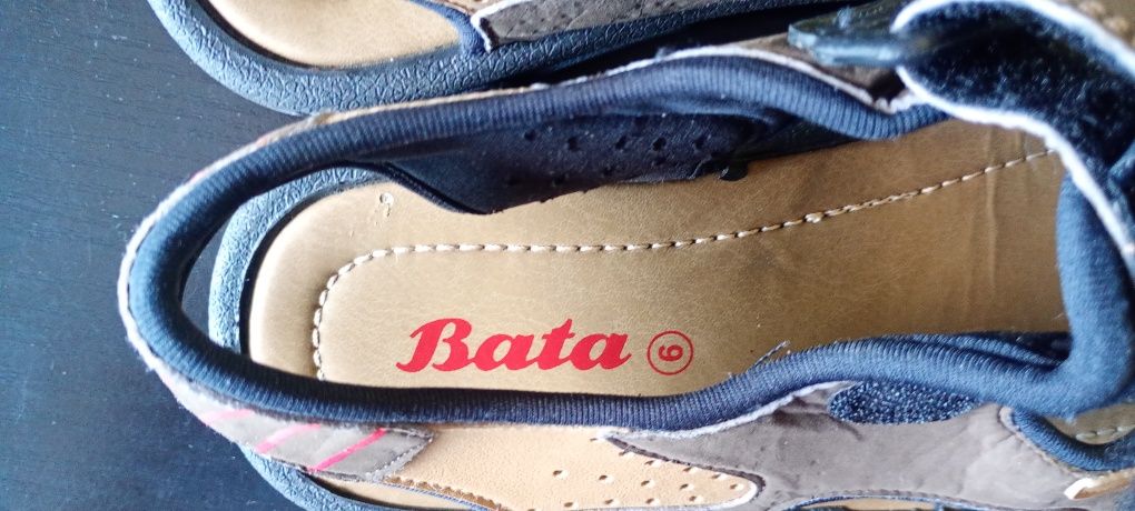 Bata 40,5 sandały skórzane