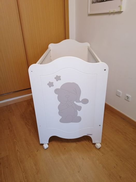 Cama bebé  com colchão