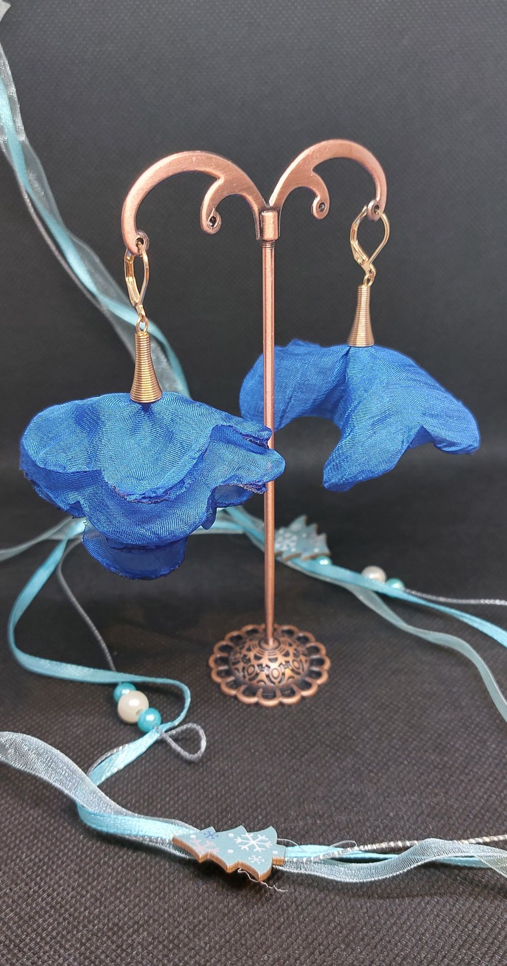 Kolczyki kwiatki z materiału kolor niebieski, chabrowy