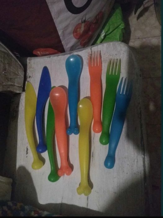 Talheres infantis em bom estado