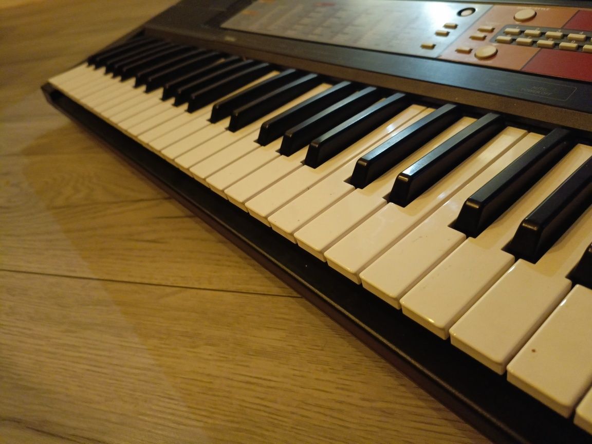 Pianino Yamaha PSR F50 używane