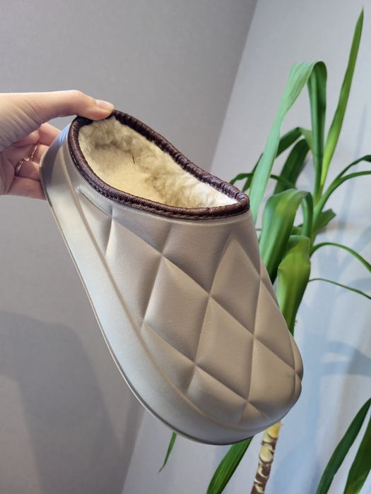 Утепленные тапочки сабо бежевые