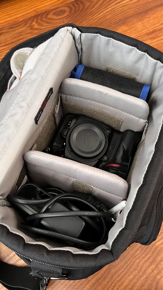 Apar Nikon D7100 z obiektywem i torbą Lowepro i akcesoriami