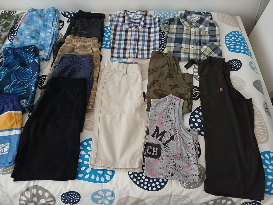 16 pecas de roupa T-shirt e calcoes 8/9 anos