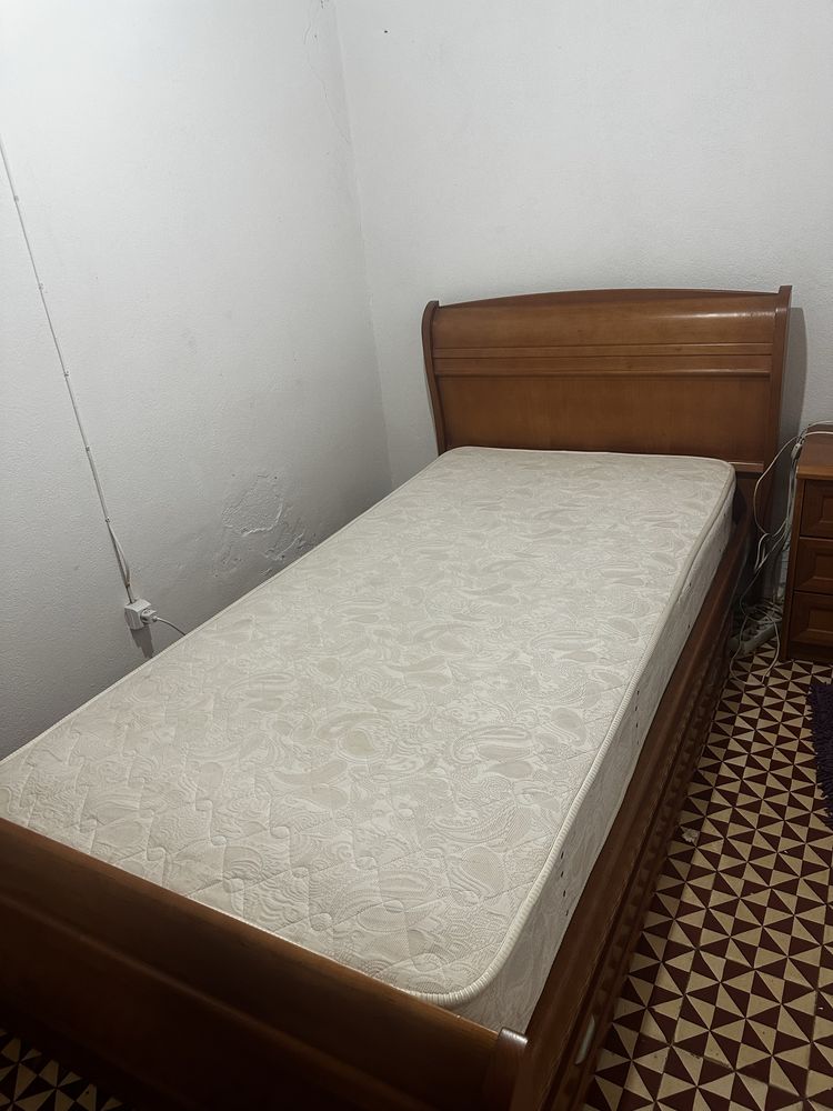 Conjunto de Cama Individual com mesa de cabeceira