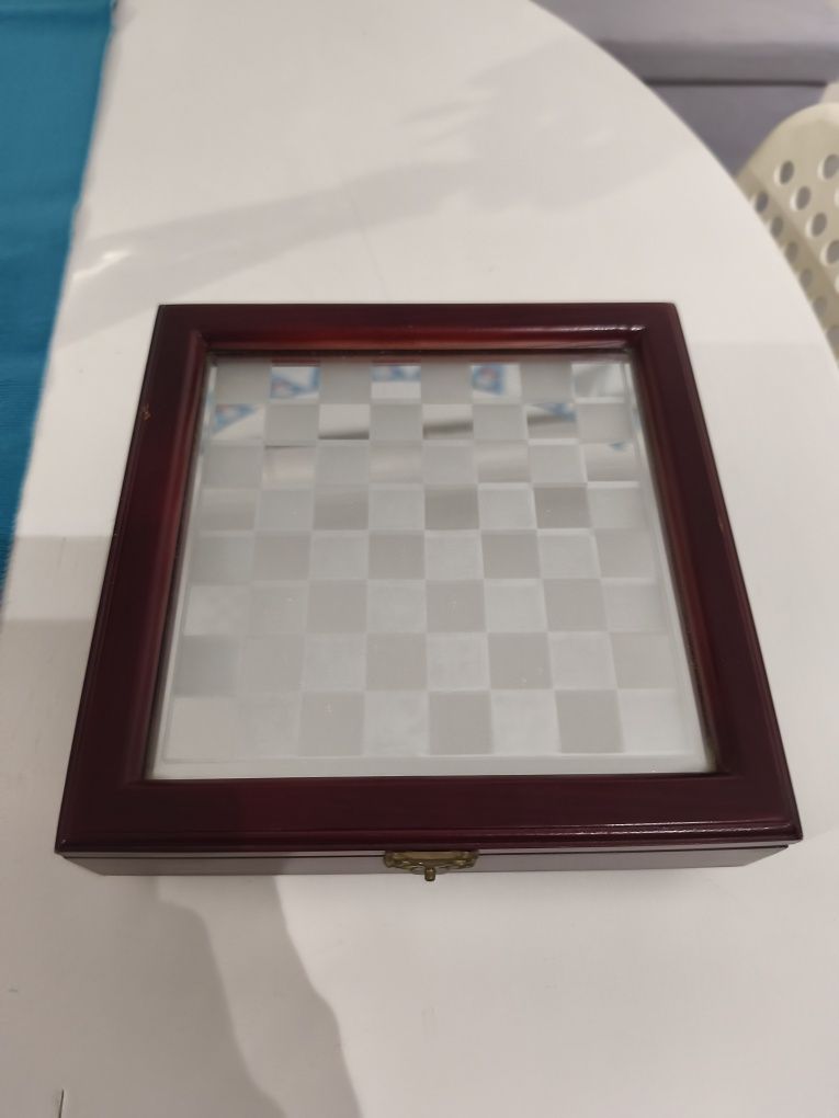 Jogo de xadrez em vidro