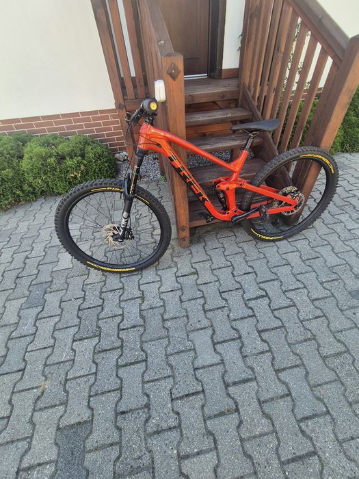 Rower MTB Trek, karnet, kask, gogle i ochraniacze