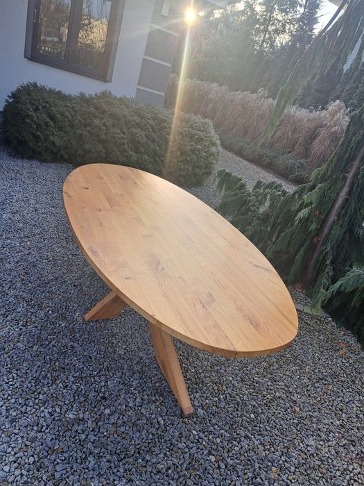 Sprzedam owalny stół dębowy