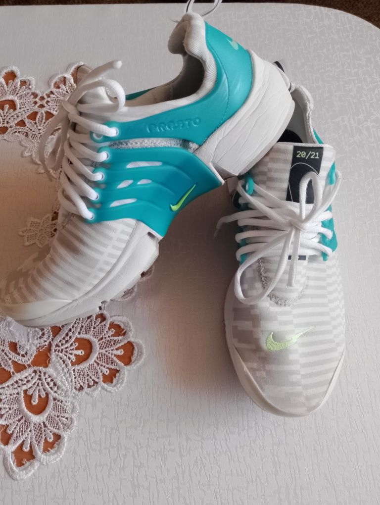 Buty sportowe sneakersy Nike presto rozmiar 42,5 wkładka 28