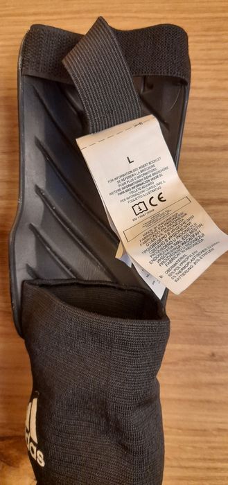 Nagolenniki, ochraniacze z ochroną kostki Adidas Tiro SG Match. L
