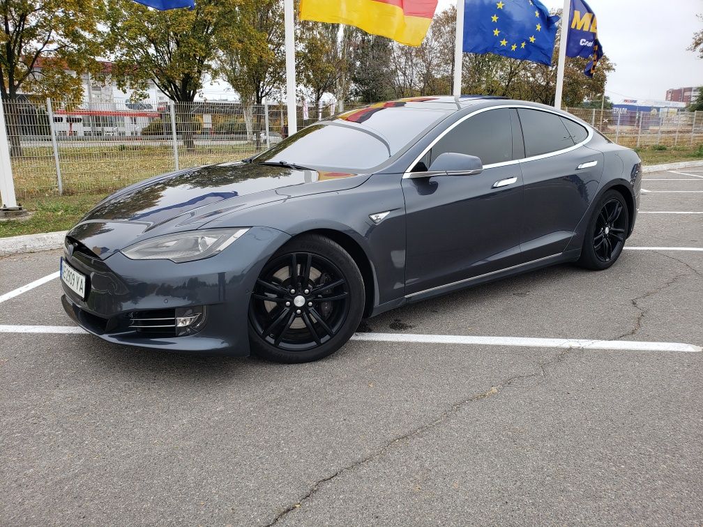 Tesla Model S 2015 85D ідеал