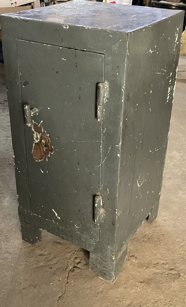 Сейф металлический  70*34*34