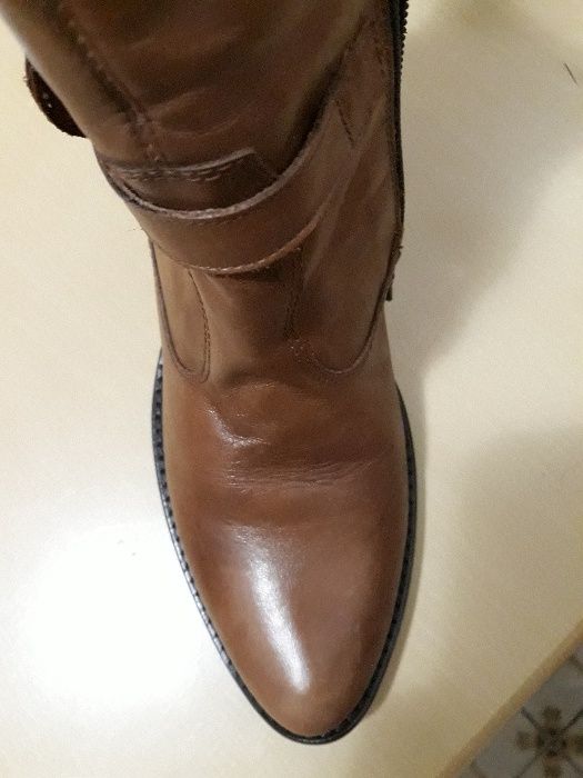 Продаються жіночі шкіряні чобітки Nero Giardini размер 38 б/в