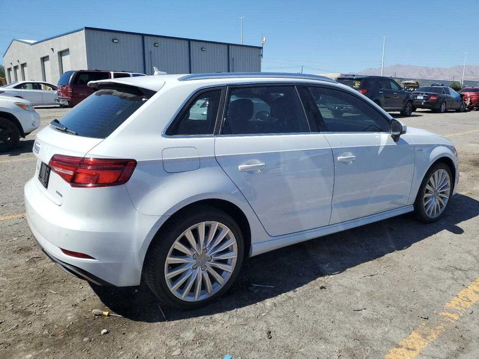 2017 Audi A3 e-tron Premium Plus hybrid в порту