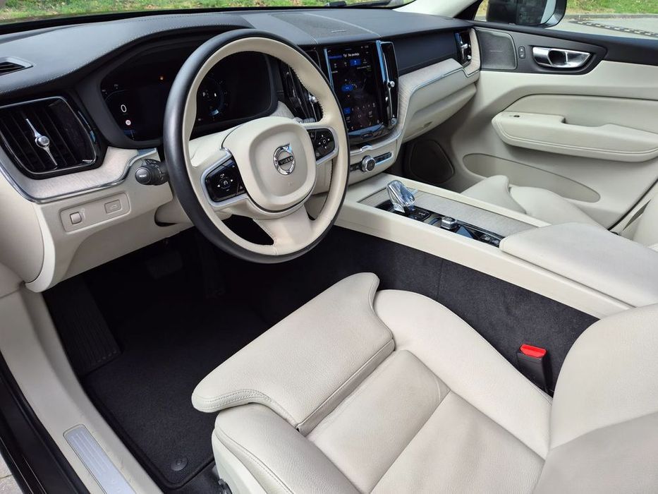 Volvo XC 60 INSCRIPTION B4 197ps PANORAMA Full LED Kamera 4 x CLIMA Harman El klap