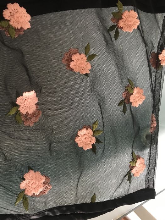 Vestido preto bordado