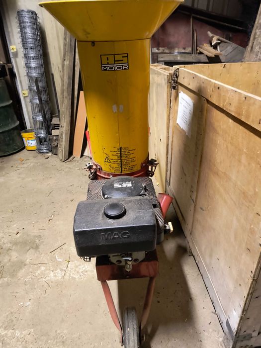 Rozdrabniacz do gałęzi AS Motors spalinowy