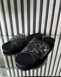 Nowe klapki DKNY Isha