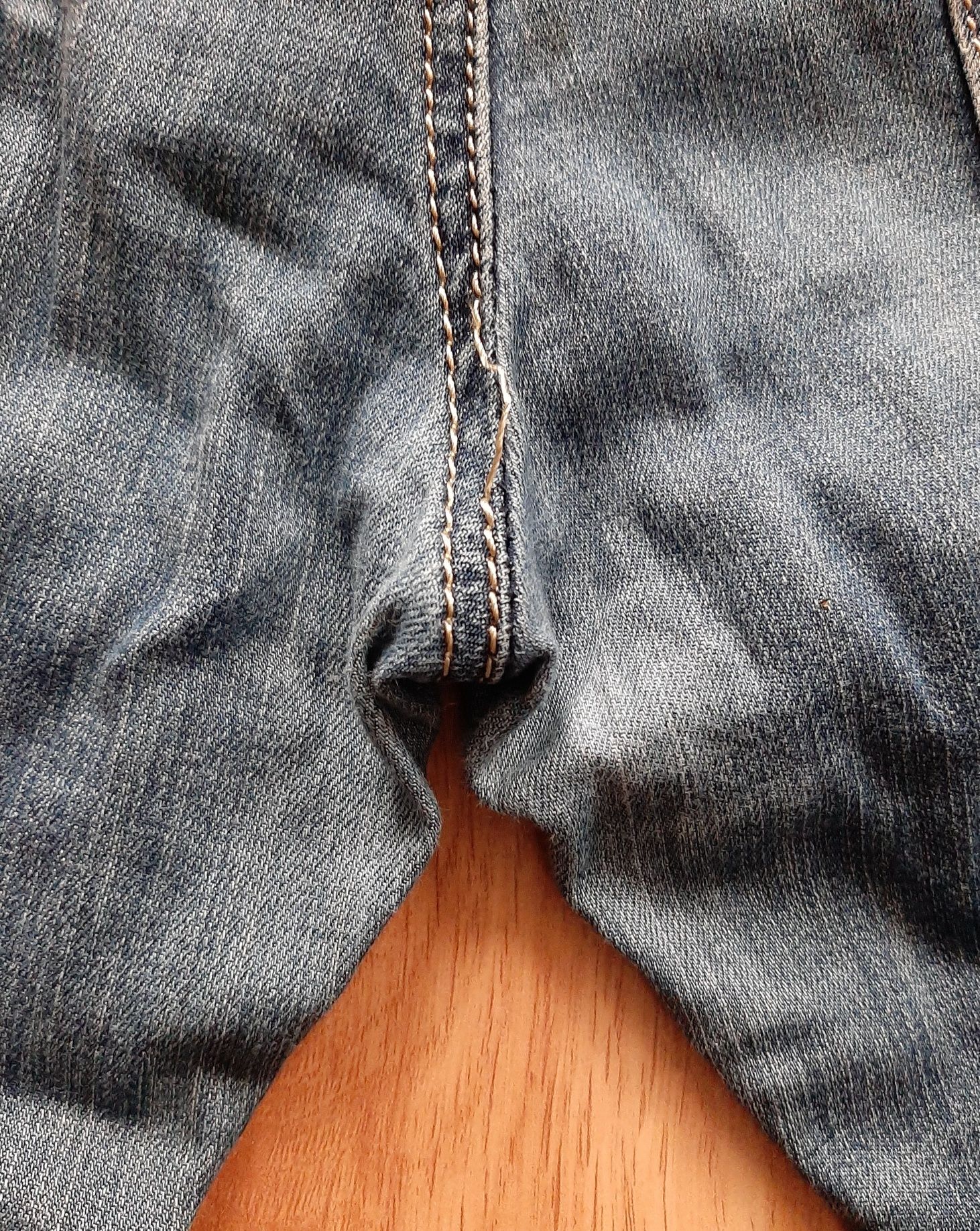 Spodnie dżinsy z przetarciami L
