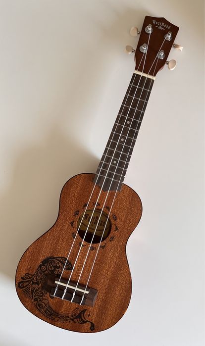 Ukulele WestRoad z pokrowcem