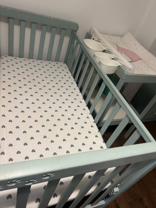 Кроватка, дитячі меблі, білизна для кроватки