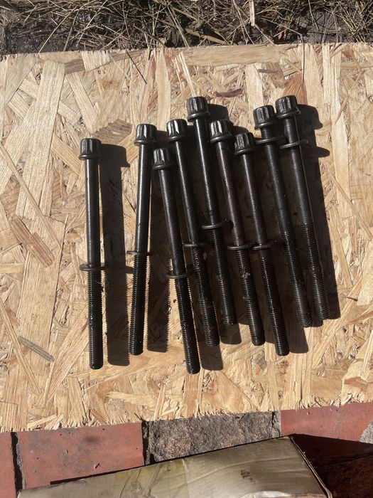 Болти кріплення головки блоку циліндрів К24А8 позиція 8, 9, 17, 18