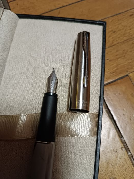 Перьевая ручка Parker frontier.