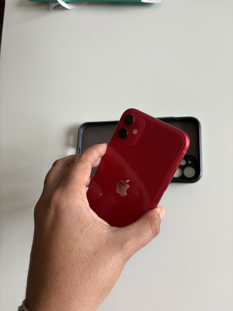 Vendo/Troco iPhone 11 64gb vermelho