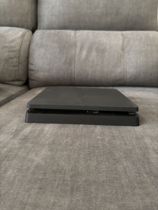Ps4 500GB + 2 comandos