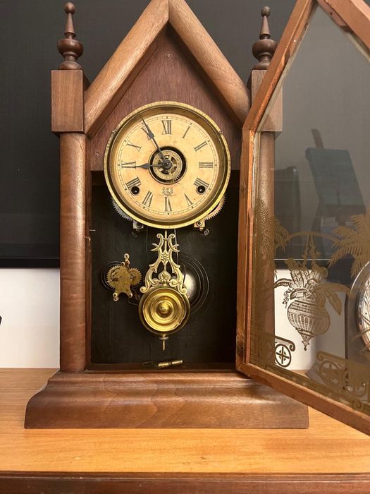 Relogio capela em excelente estado e a funcionar