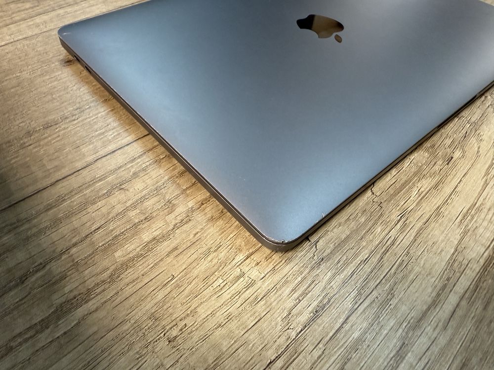 Apple Macbook pro 13 2020 intel i5 16gb ram 1tb ssd