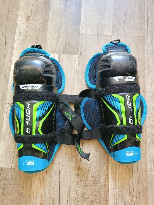Nagolenniki hokejowe Bauer X Youth o długości 23 cm