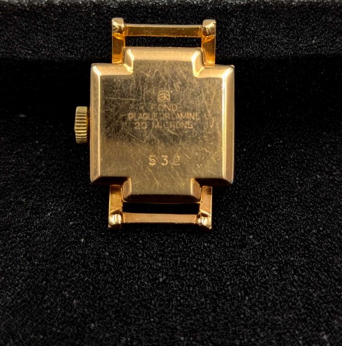 Жіночий механічний годинник Omega в позолоті