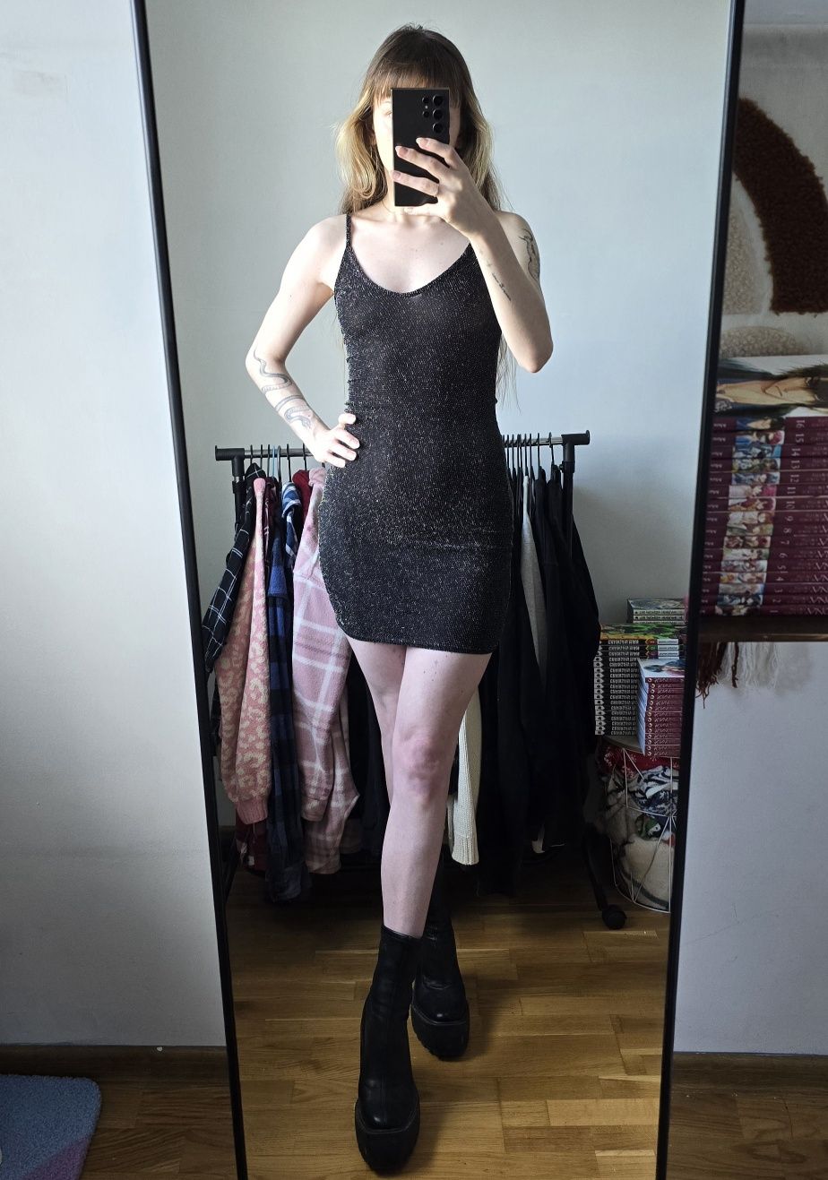 Czarna błyszcząca mini sukienka dopasowana PrettyLittleThing XS/S