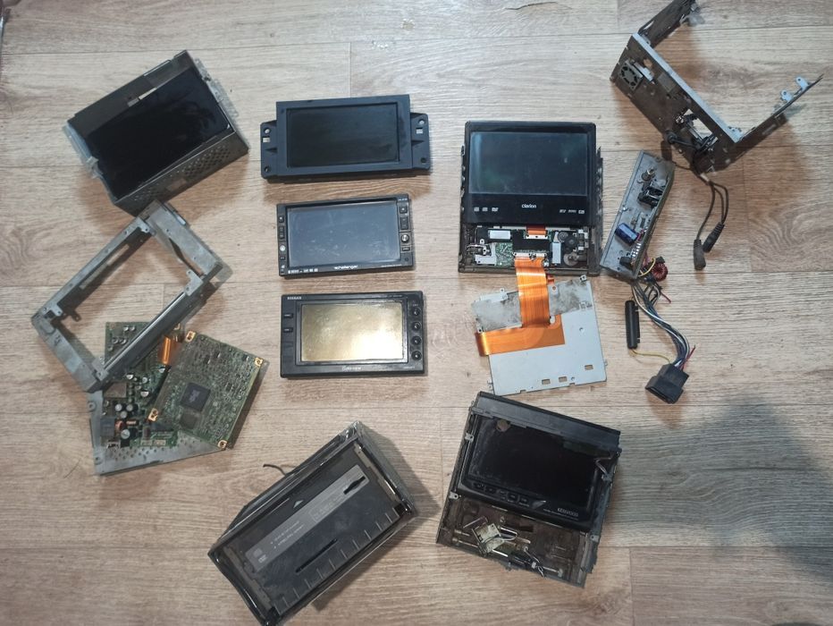 Автомагнитолы с дисплеем на запчасти