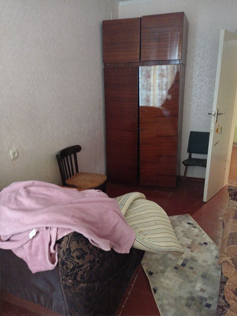 Продам квартиру 2-х кімнатну вул.Лавреньова 4/9, 50м2