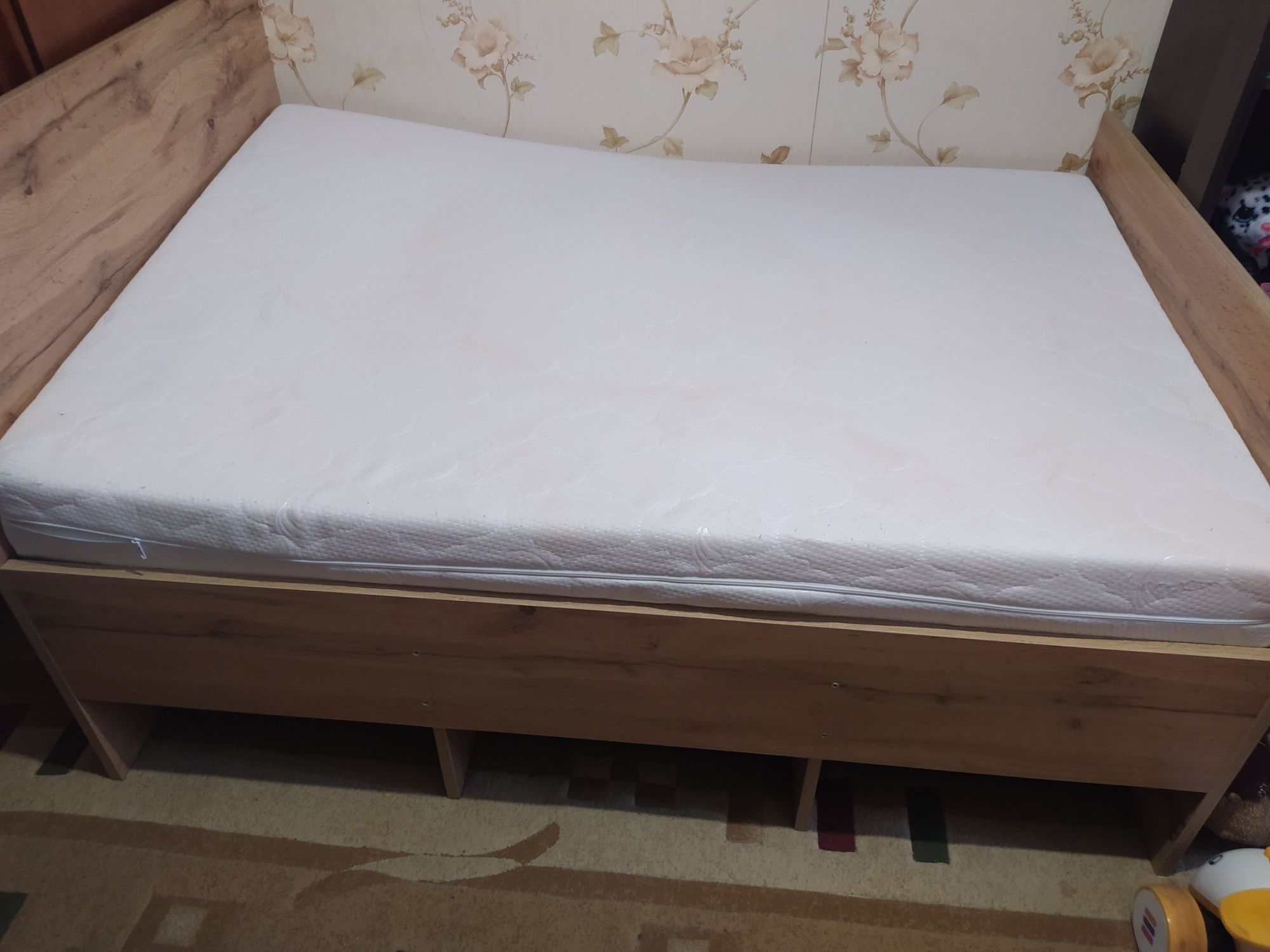 Ліжко для дитини з матрацом