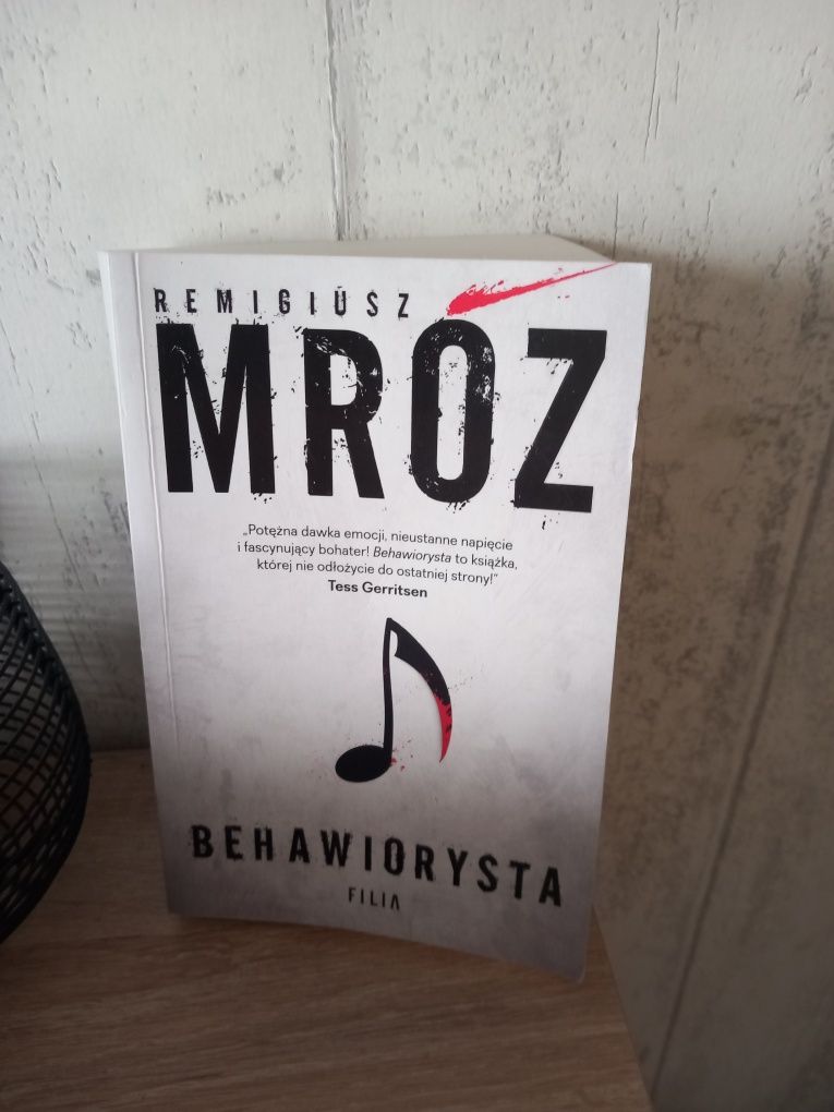 Remigiusz Mróz  Behawiorysta,  thriller-kryminał
