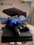 Zestaw: Play Station 4 PS4 Slim + 3 pady + ładowarka