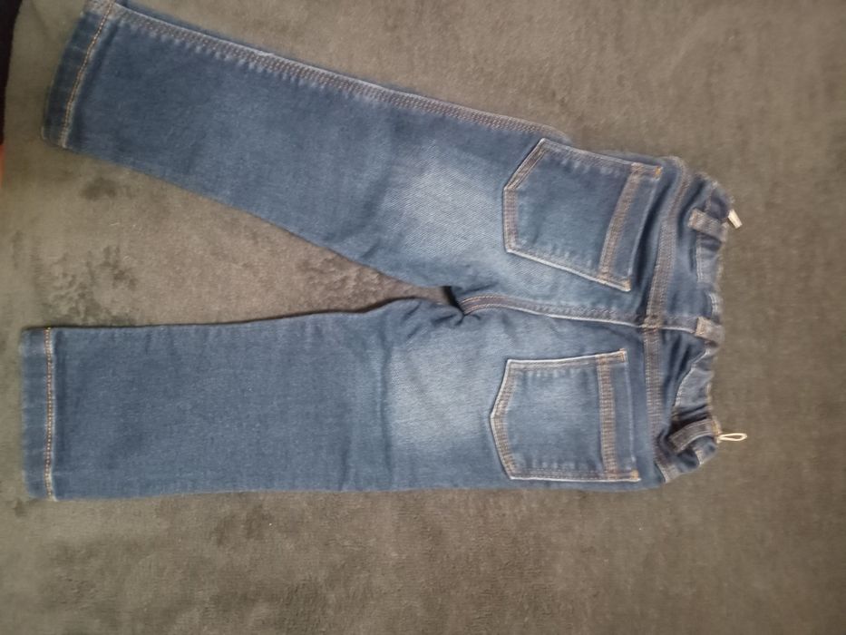 Стильна куртка, бомпер, джинси