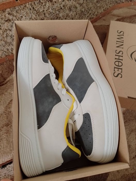 Жіночі Кросівки 39 р.