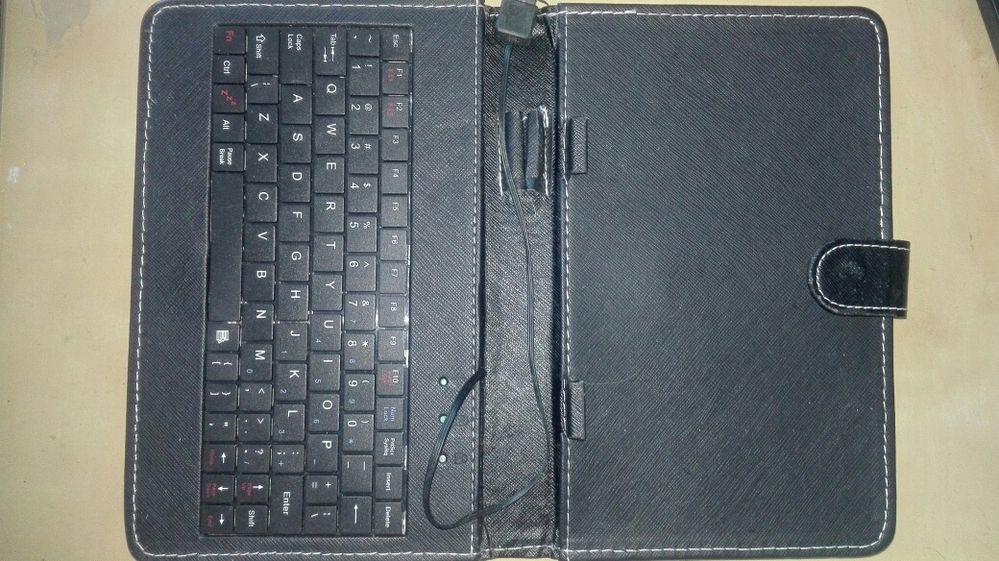 Capa com teclado para tablet